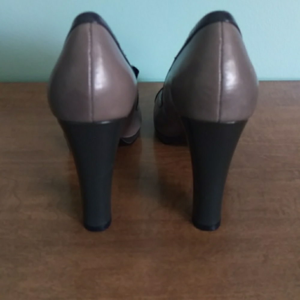 Heels - Picture 4 of 7